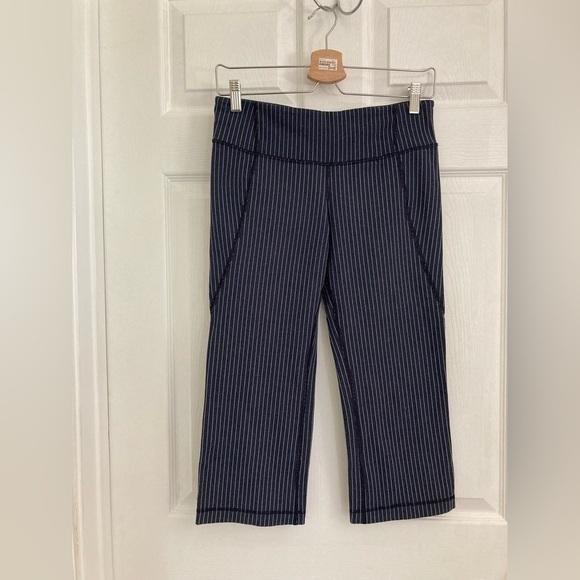Lululemon Gather & Crow Crop pants size M - Picture 1 of 6